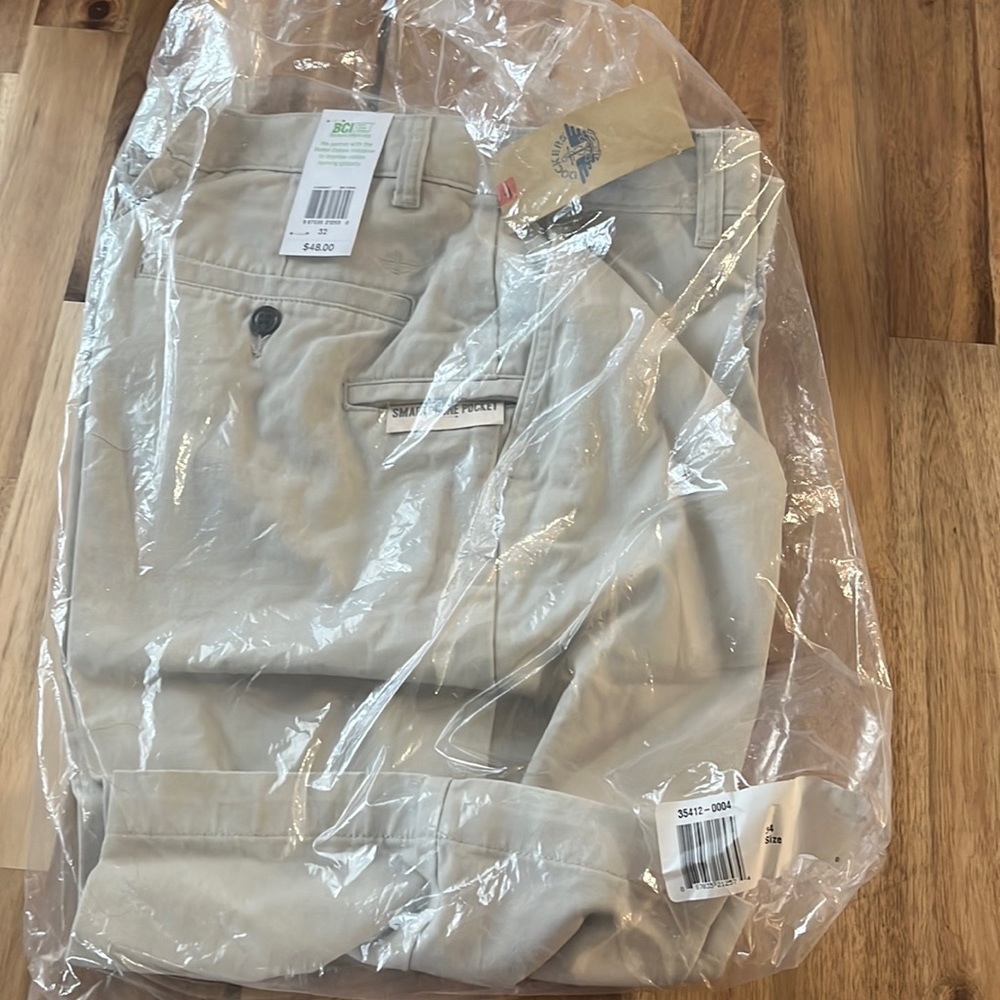 NWT - Still in bag! Mens Dockers Khaki pants size 34